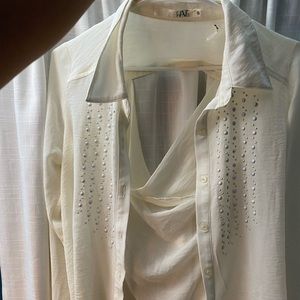 Cute dress blouse In pearl